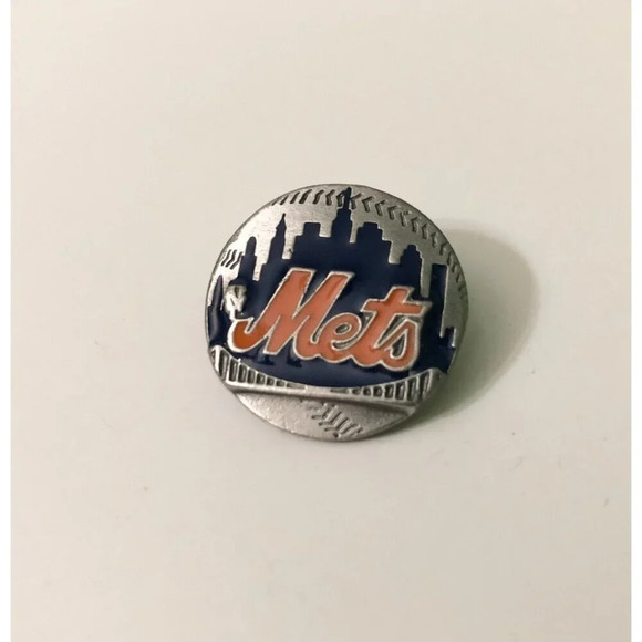 Vintage New York Mets Baseball MLB Ball Shape  Pin - Picture 1 of 11